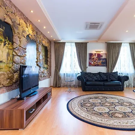 Apartment Premium 2-bedroom Nezavisimosti 13