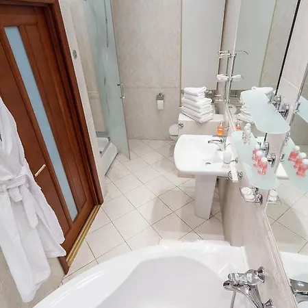 Premium 2-bedroom Nezavisimosti 13 Apartment *