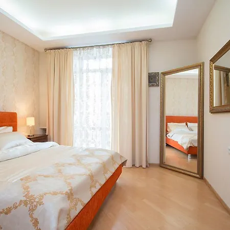 Apartment Premium 2-bedroom Nezavisimosti 13 *