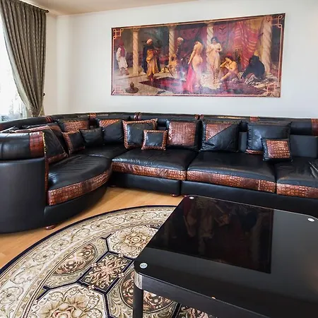 Premium 2-bedroom Nezavisimosti 13 Apartment *
