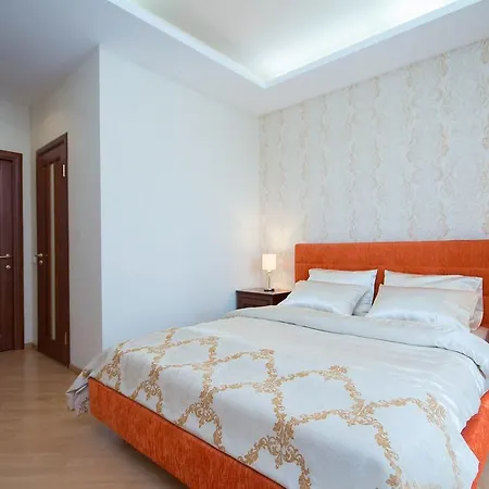 Premium 2-bedroom Nezavisimosti 13 *